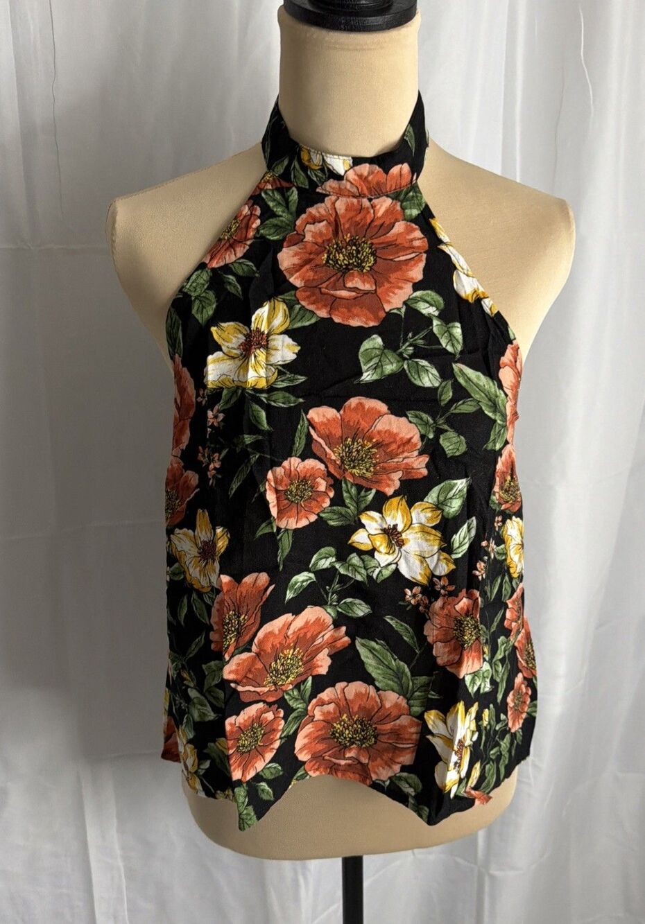 Forever 21 Contemporary Women's Twist Neck Halter Top Size M